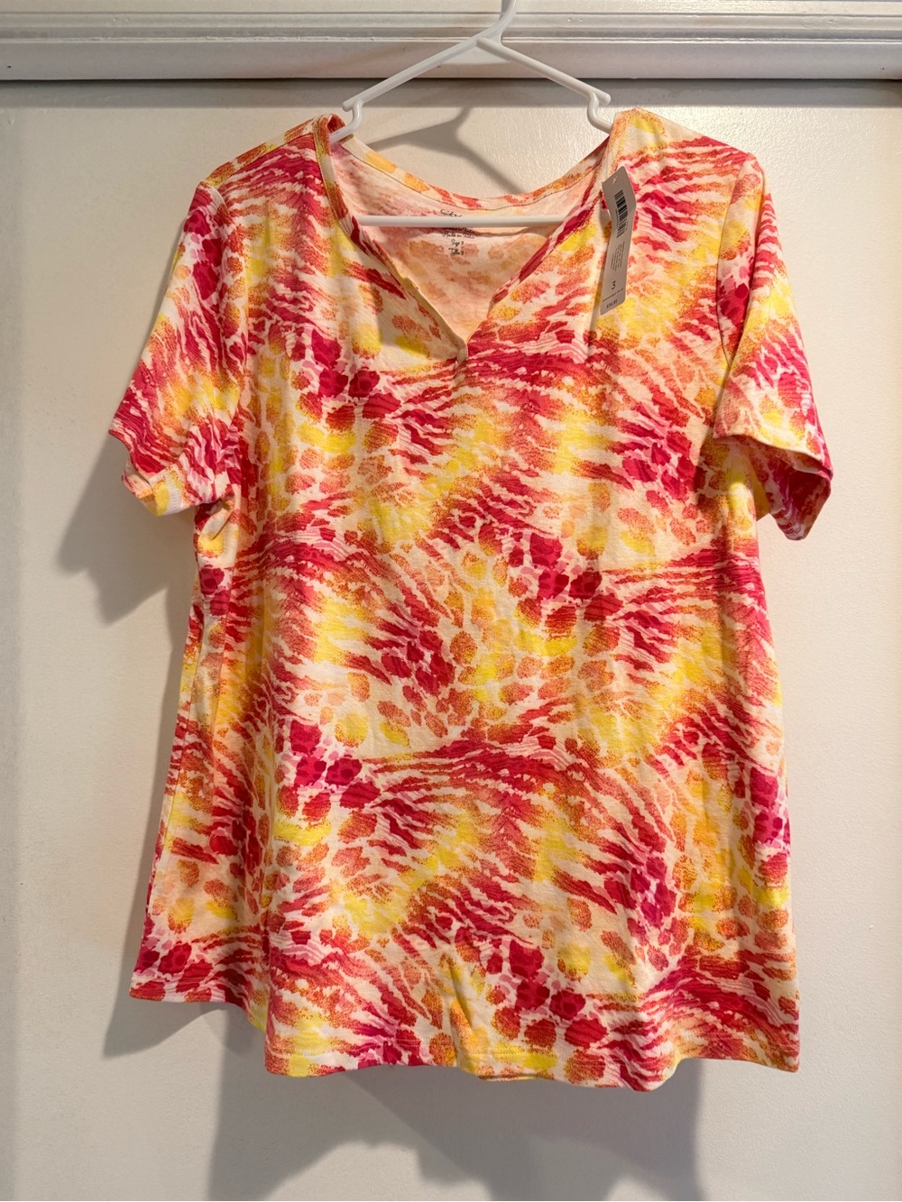 Chicos V-Neck Short Sleeve Top. NWT